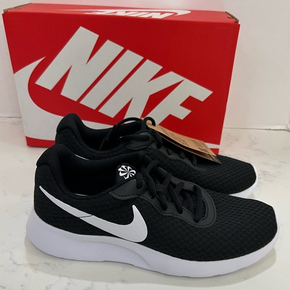 Nike Classic Black and White Running Shoes - Picture 4 of 8